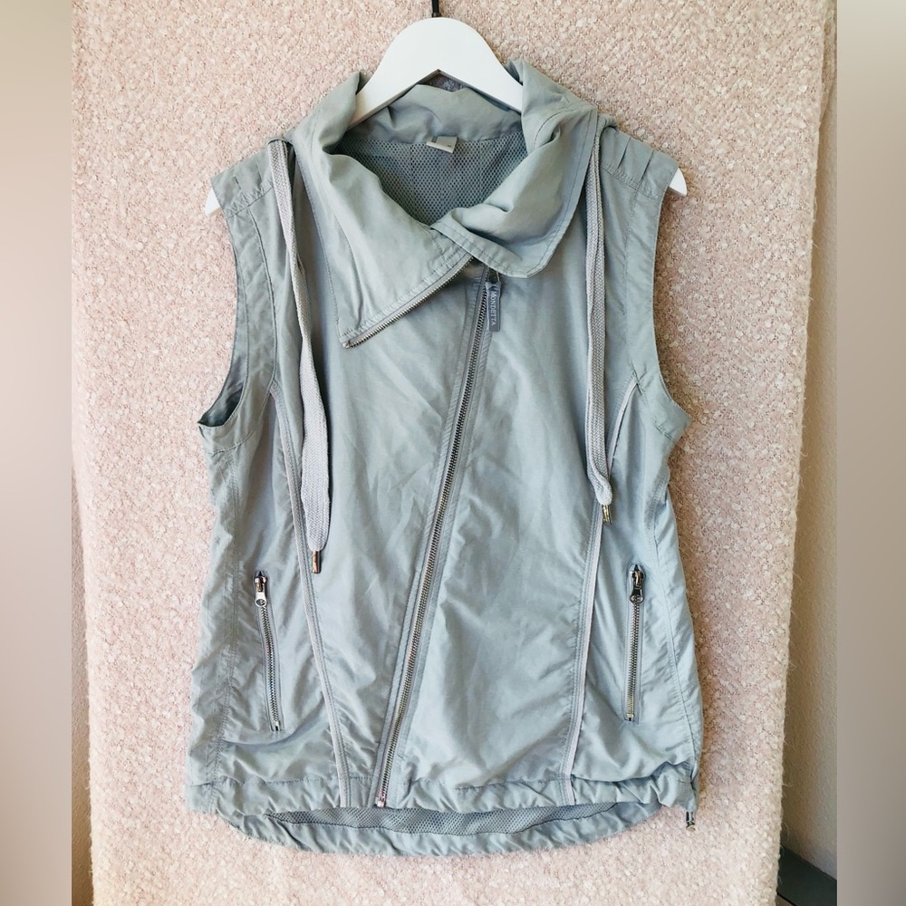 Mondetta Light Sage Hooded Sleeveless Vest excellent condition -great material